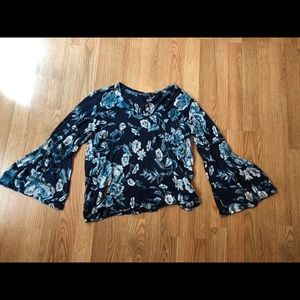 Lucky brand bell sleeve shirt like new size L